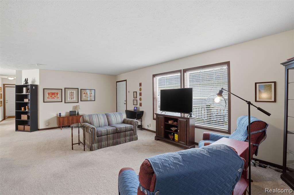16208 Derby Circle, Holly, MI 48442 — Photo 9