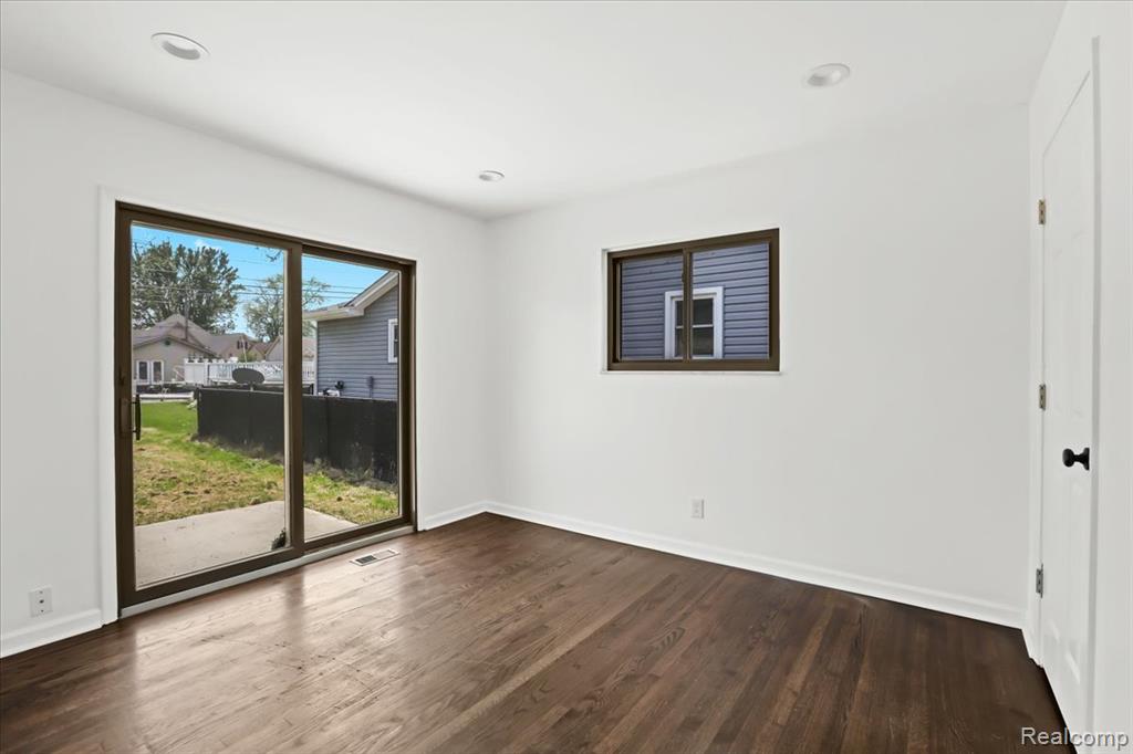 48306 Jefferson Avenue, Chesterfield, MI 48047 — Photo 21