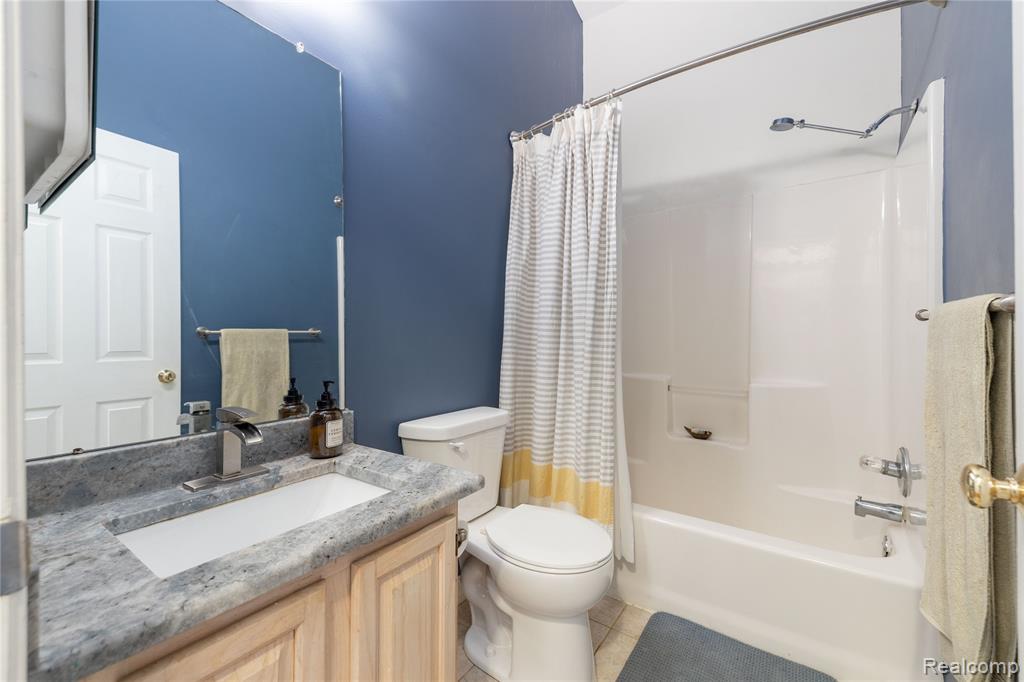 907 Huntclub Boulevard, Auburn Hills, MI 48326 — Photo 21
