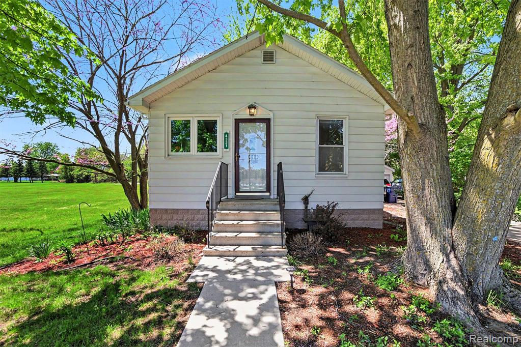 4331 N Michigan Avenue, Saginaw, MI 48604 — Photo 2
