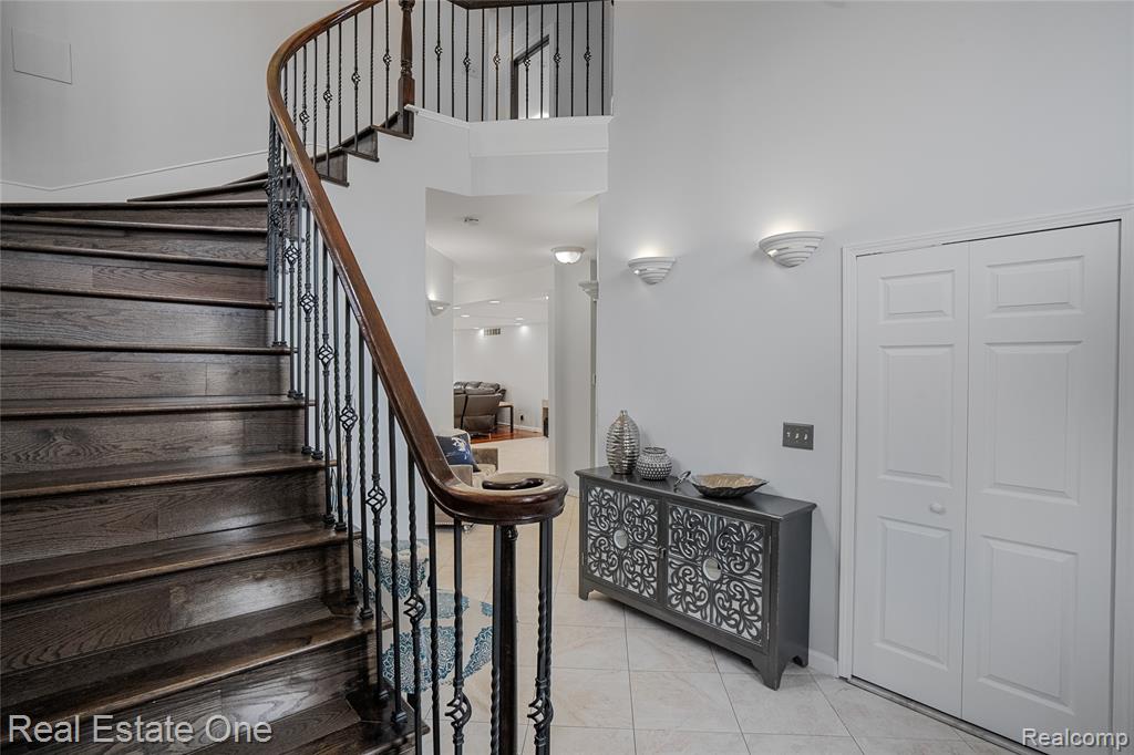 6067 N Vernon Street, Dearborn Heights, MI 48127 — Photo 4