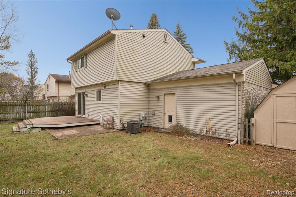 4254 Halkirk Drive, Waterford, MI — Photo 35