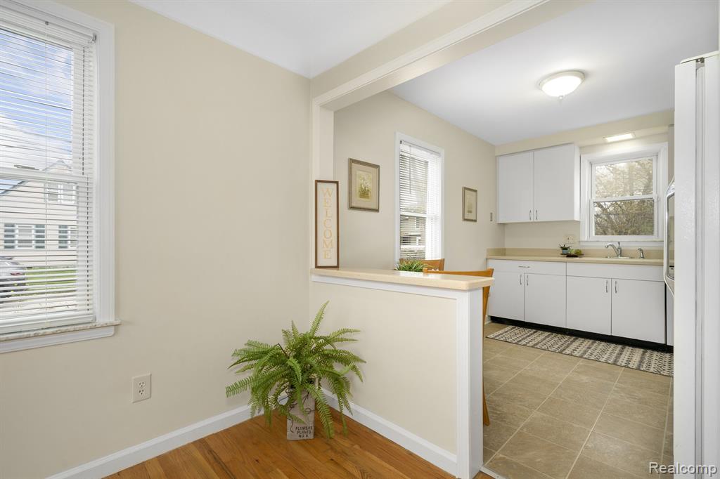 4526 TONAWANDA Avenue, Royal Oak, MI 48073 — Photo 9