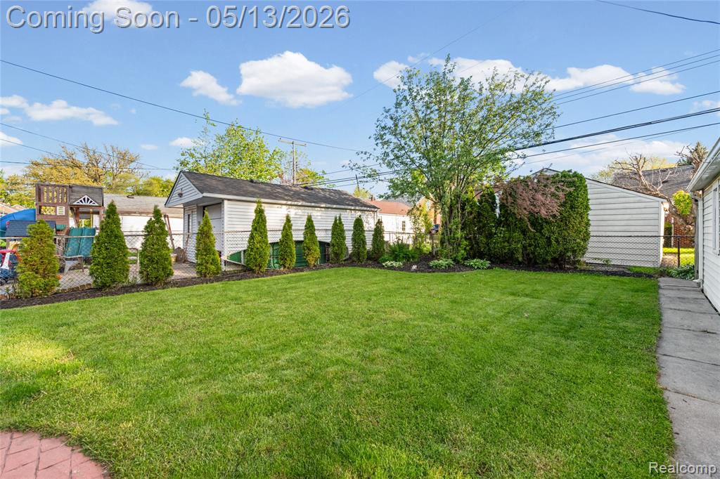 21610 Prestwick Avenue, Harper Woods, MI 48225 — Photo 7