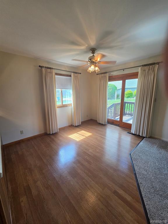 560 OAKBROOK Circle, Flushing, MI 48433 — Photo 13