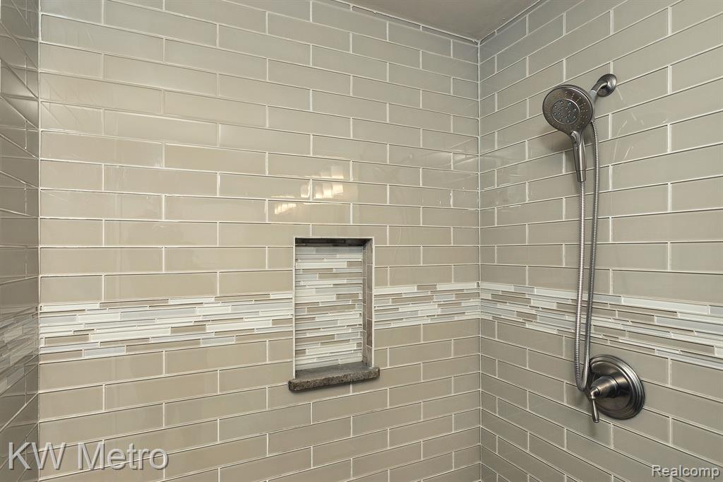 516 NEWBURNE POINTE, Bloomfield Hills, MI 48304 — Photo 25