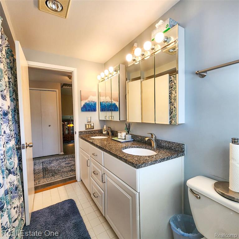 6942 Leslee Crest Drive, West Bloomfield, MI — Photo 26