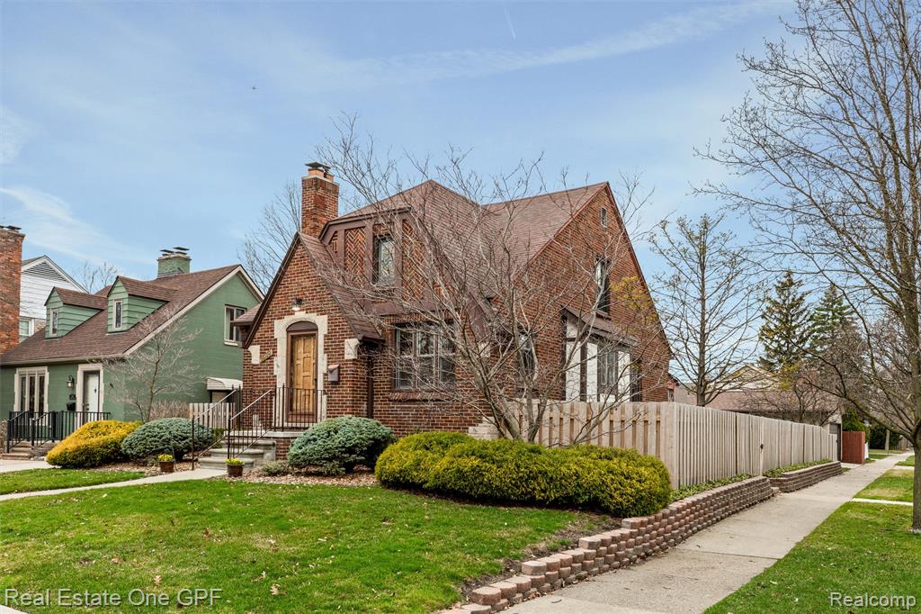 1488 Roslyn Road, Grosse Pointe Woods, MI 48236 — Photo 3
