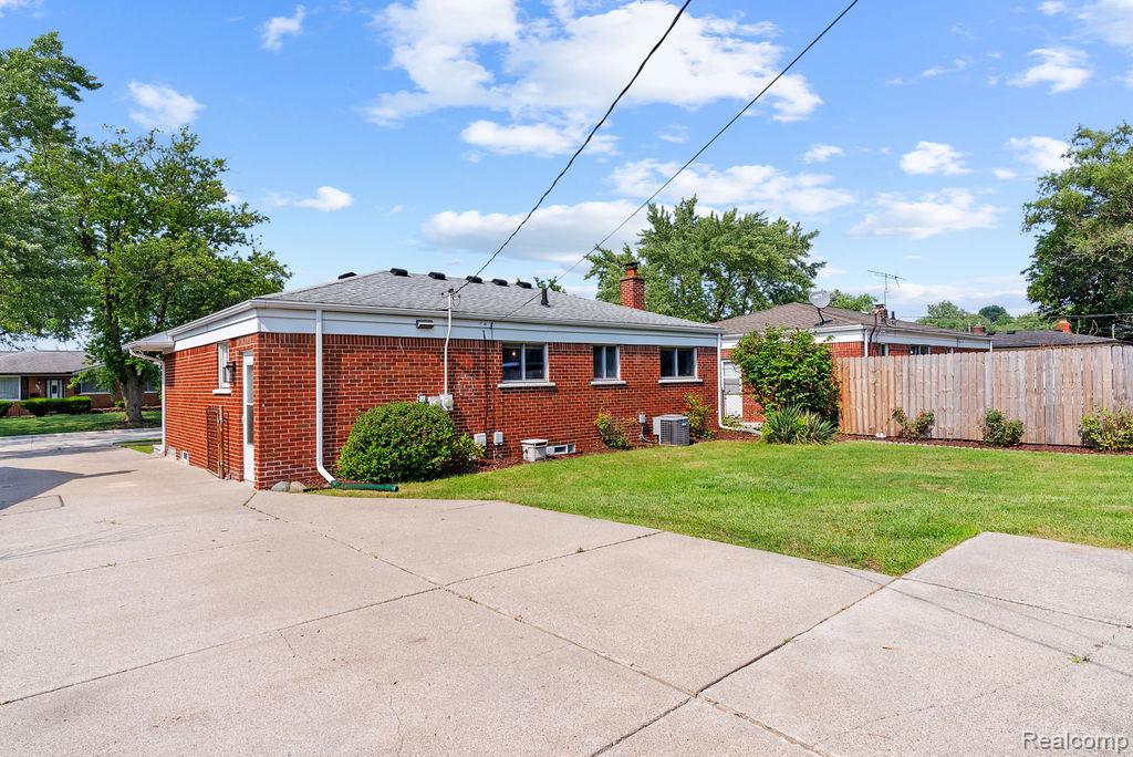 4588 Fenwick Drive, Warren, MI 48092 — Photo 29
