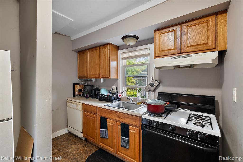 31 W BARRETT Avenue, Madison Heights, MI 48071 — Photo 9