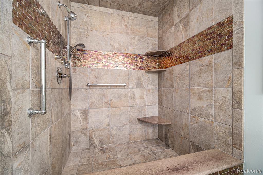 4825 Mirror Lake Drive, West Bloomfield, MI 48323 — Photo 20