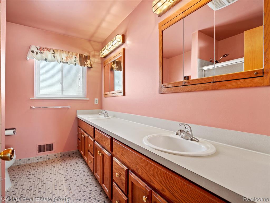 87 CARTER Drive, Troy, MI 48098 — Photo 18