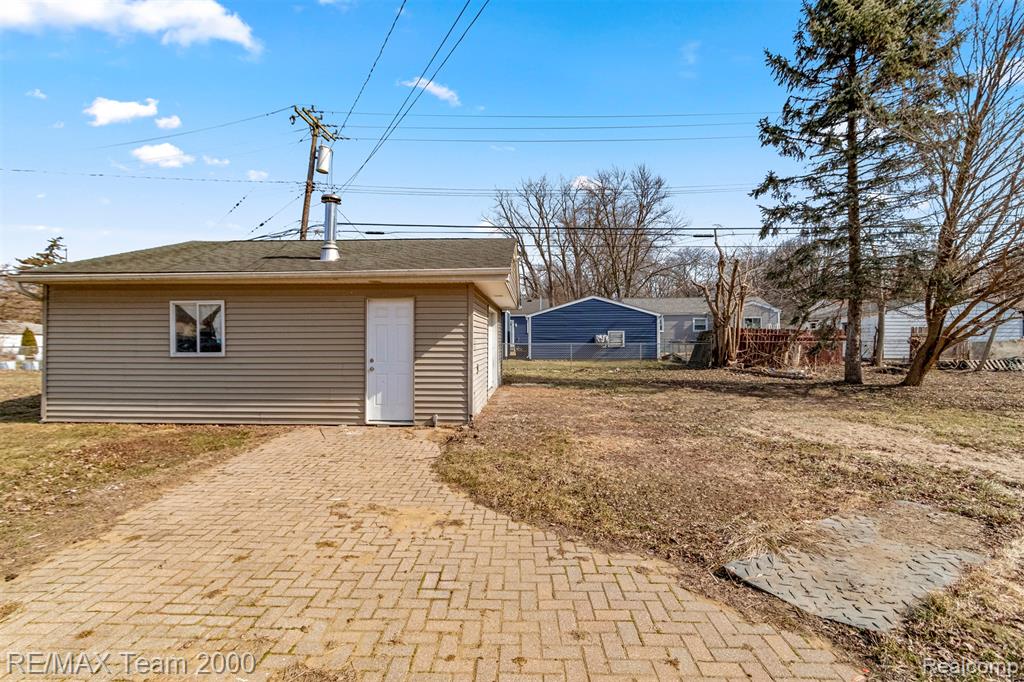 9267 Glenis Street, Taylor, MI 48180 — Photo 32