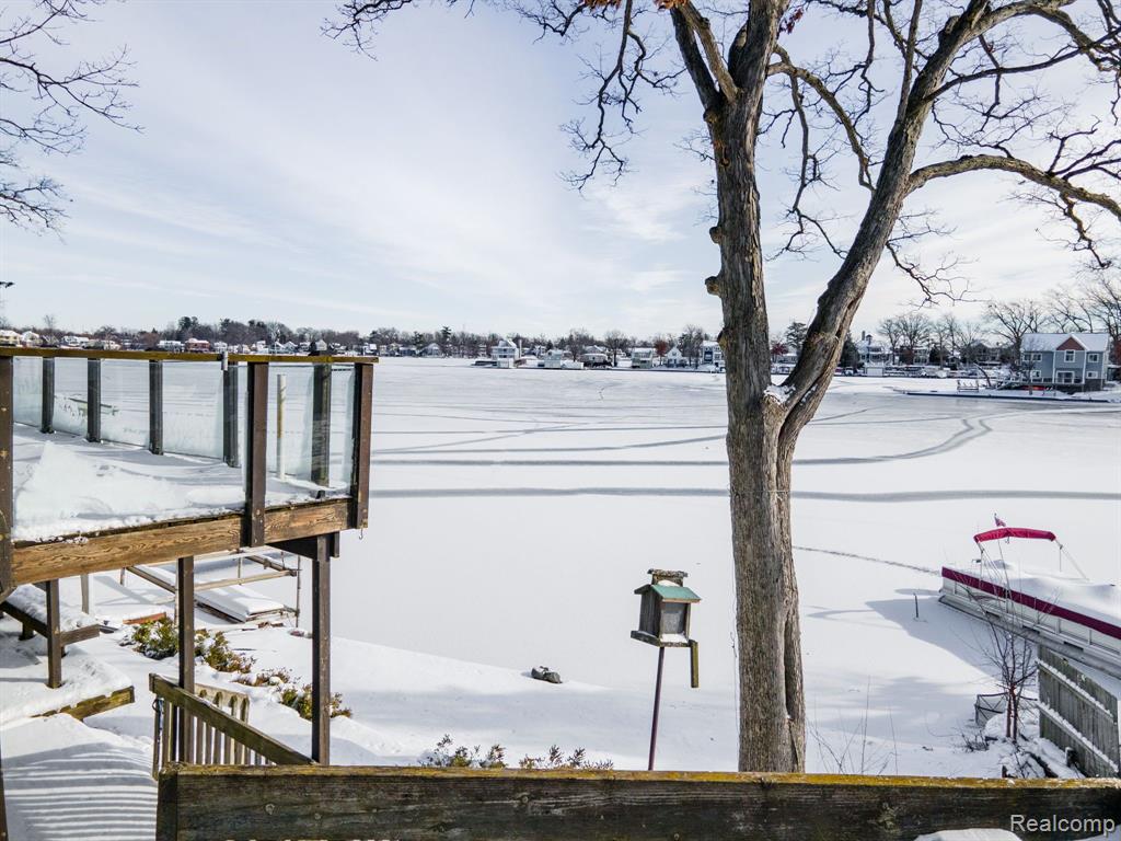 653 CENTRAL Drive, Lake Orion, MI 48362 — Photo 37