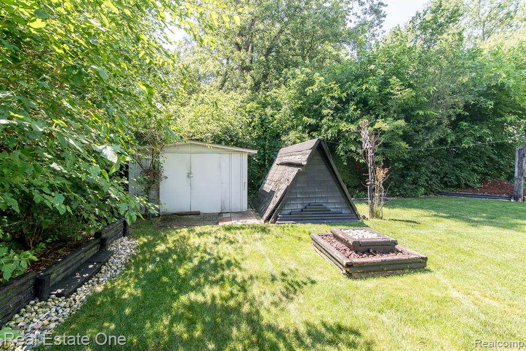 4049 MEIGS Avenue, Waterford, MI 48329 — Photo 31