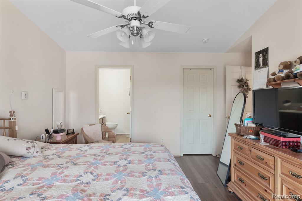 21208 CHESAPEAKE Circle, Walled Lake, MI 48390 — Photo 12