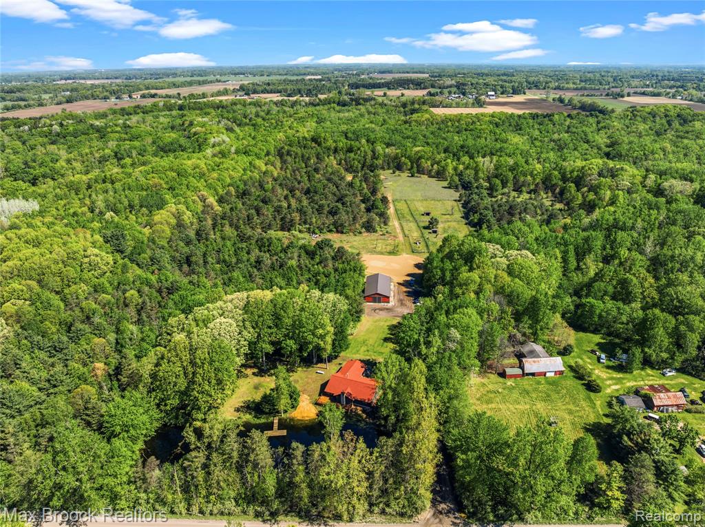 892 W Barnes Lake Road, Columbiaville, MI 48421
