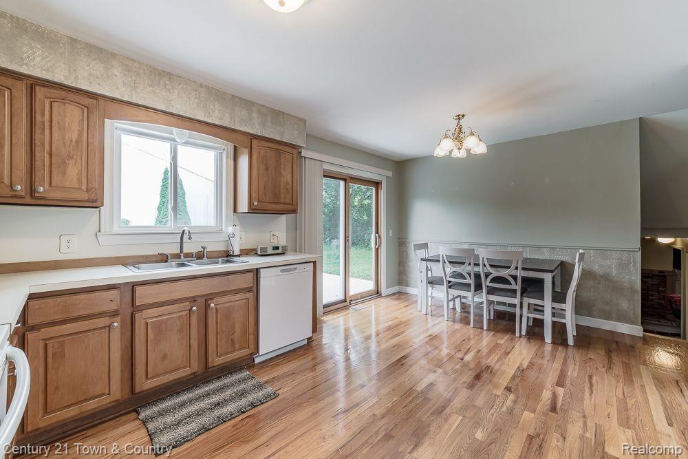 8119 FENTON Road, Grand Blanc, MI 48439 — Photo 9