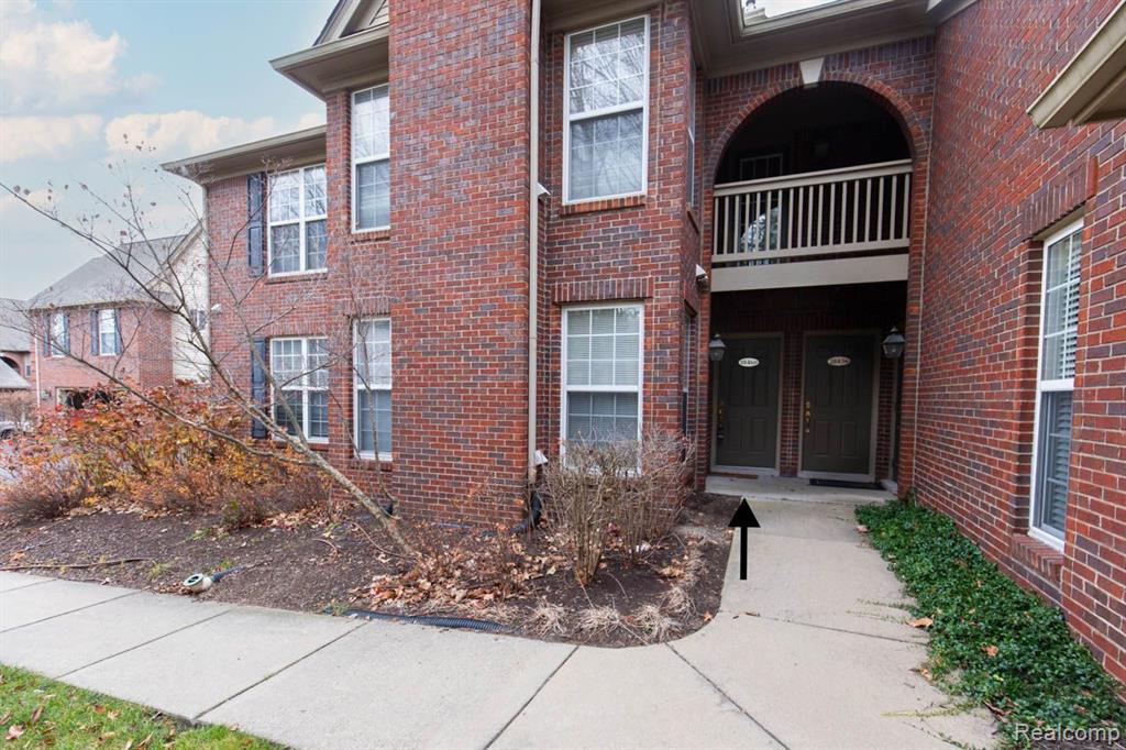28460 CARLTON WAY Drive, Novi, MI 48377 — Photo 2
