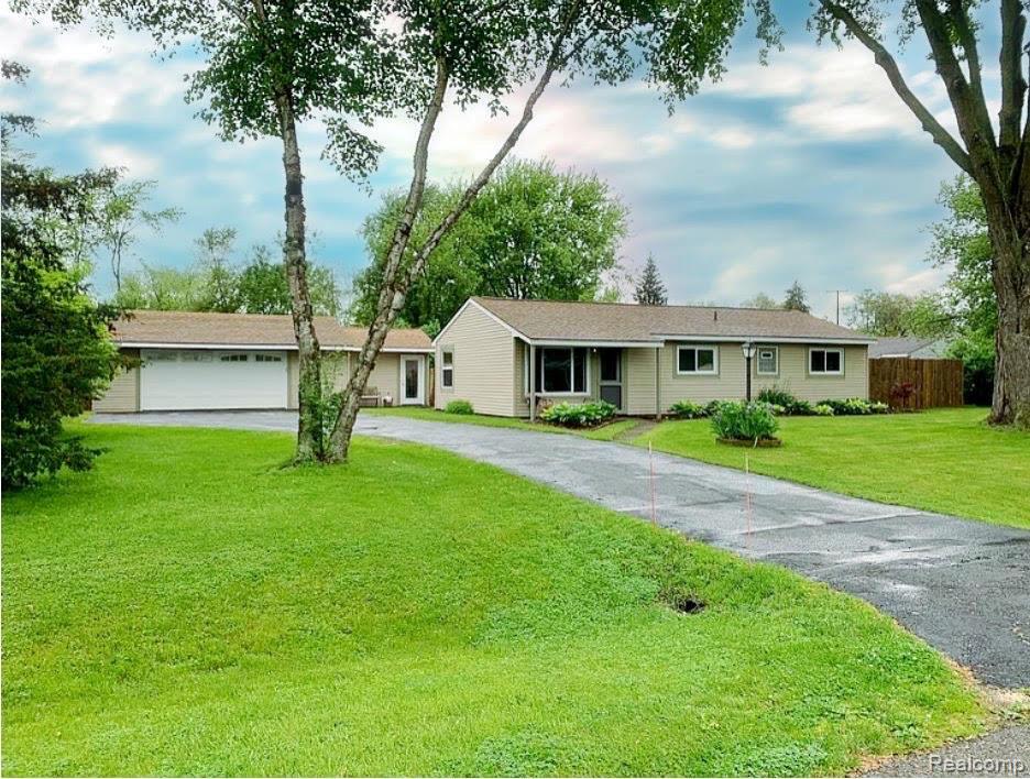 4620 Oakvista Avenue, Clarkston, MI — front exterior