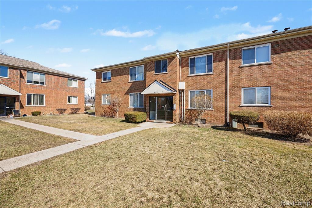 31805 Kelly Road, 25, Fraser, MI 48026 — Photo 10