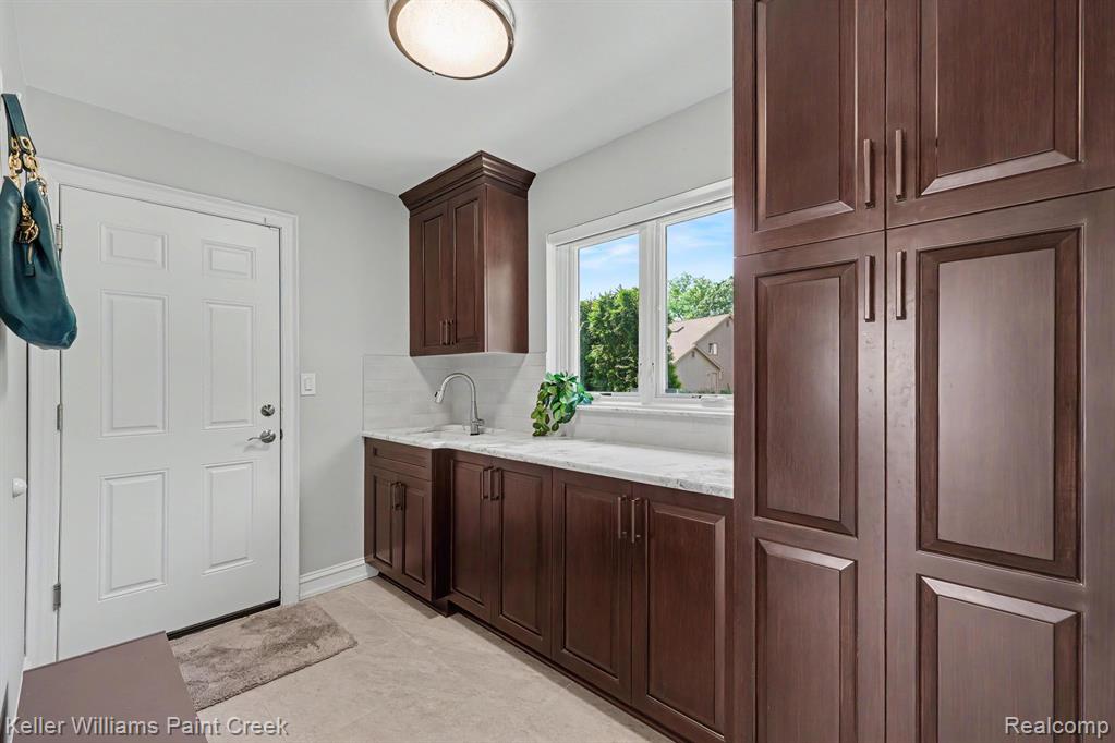 2560 Browning Drive, Lake Orion, MI — Photo 12