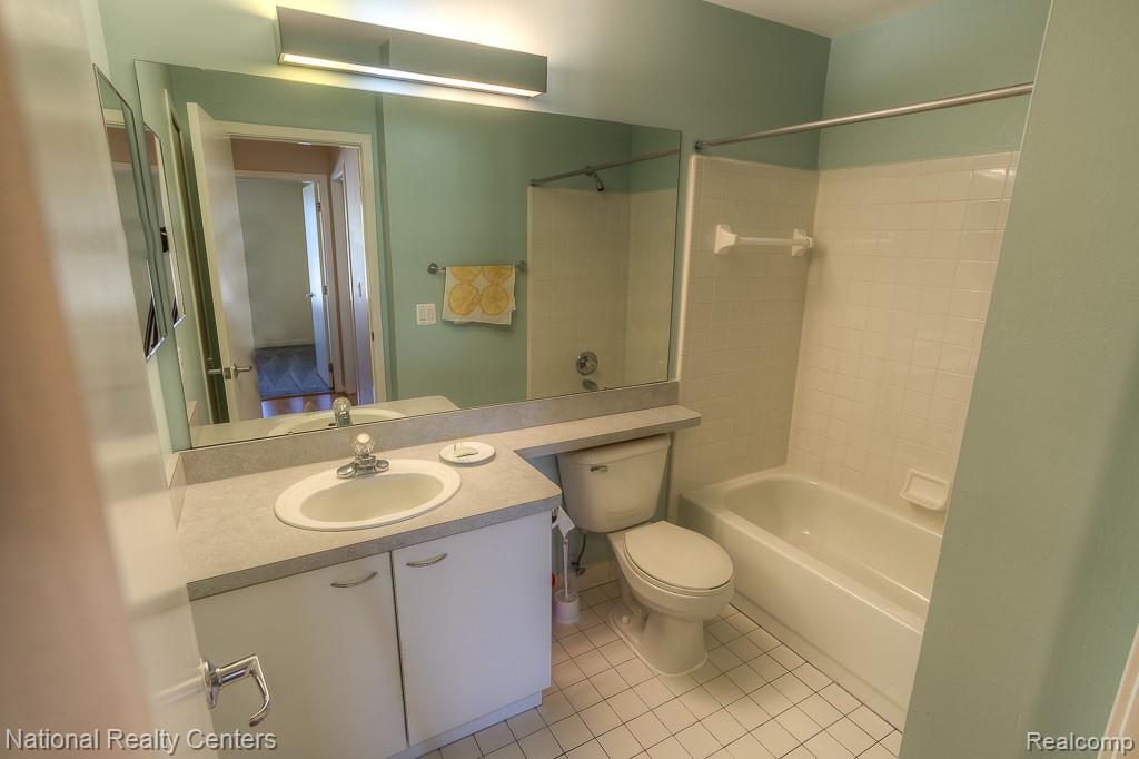 44800 Bayview Drive, Novi, MI — Photo 9