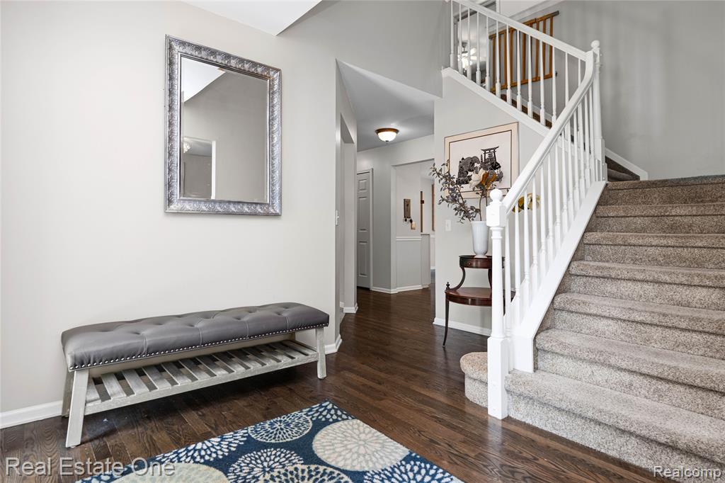 7570 Greenway Lane, West Bloomfield, MI 48324 — Photo 8