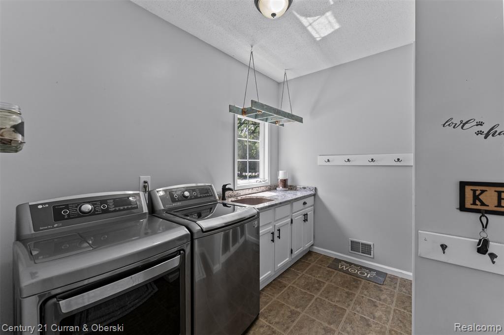 9298 Anacapa Bay Drive, Pinckney, MI 48169 — Photo 21
