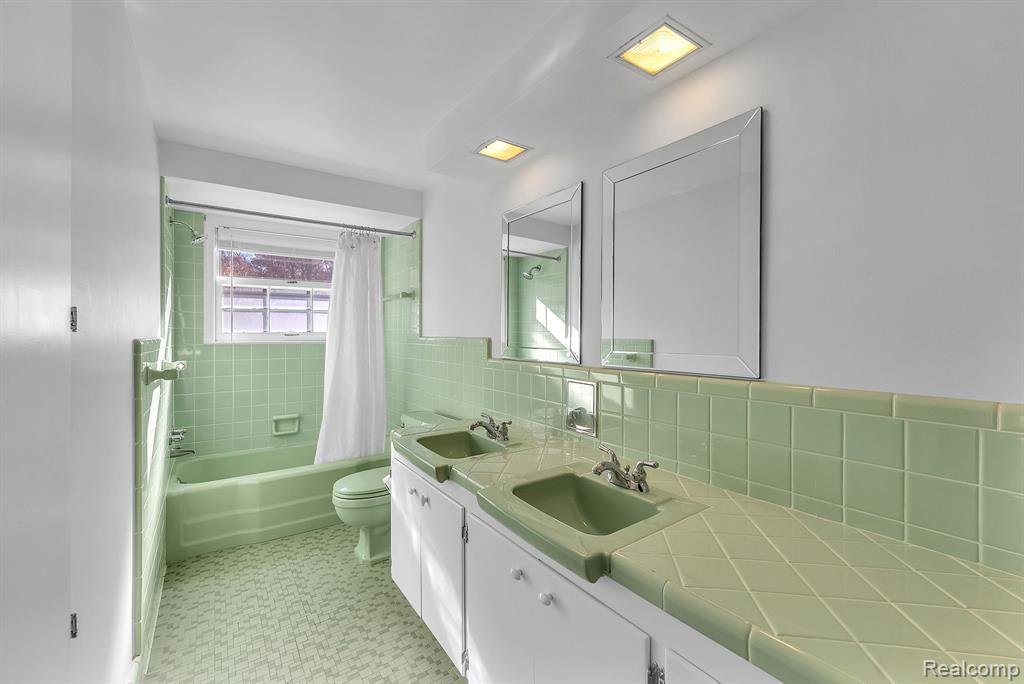 4265 Pine Tree Trail, Bloomfield Hills, MI 48302 — Photo 21