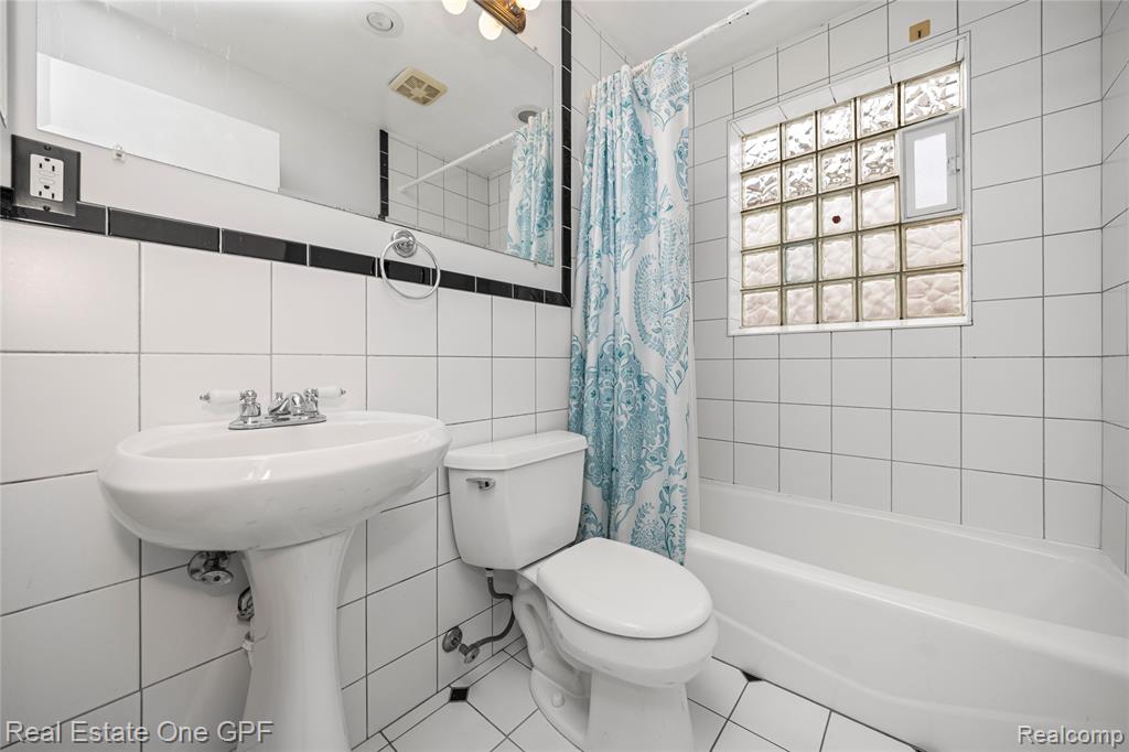 506 W 12 Mile Road, Royal Oak, MI 48073 — Photo 22