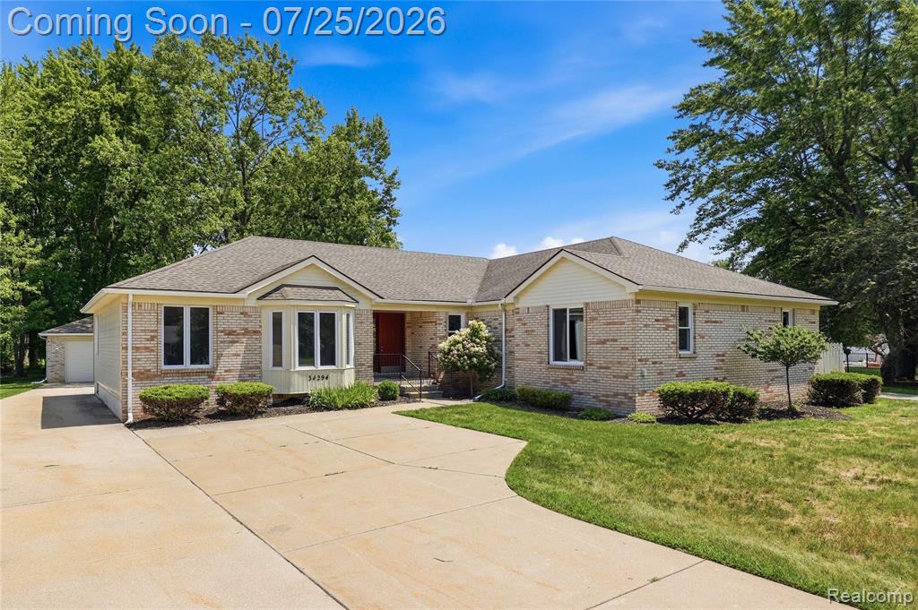 34294 Maple Lane Drive, Sterling Heights, MI 48312