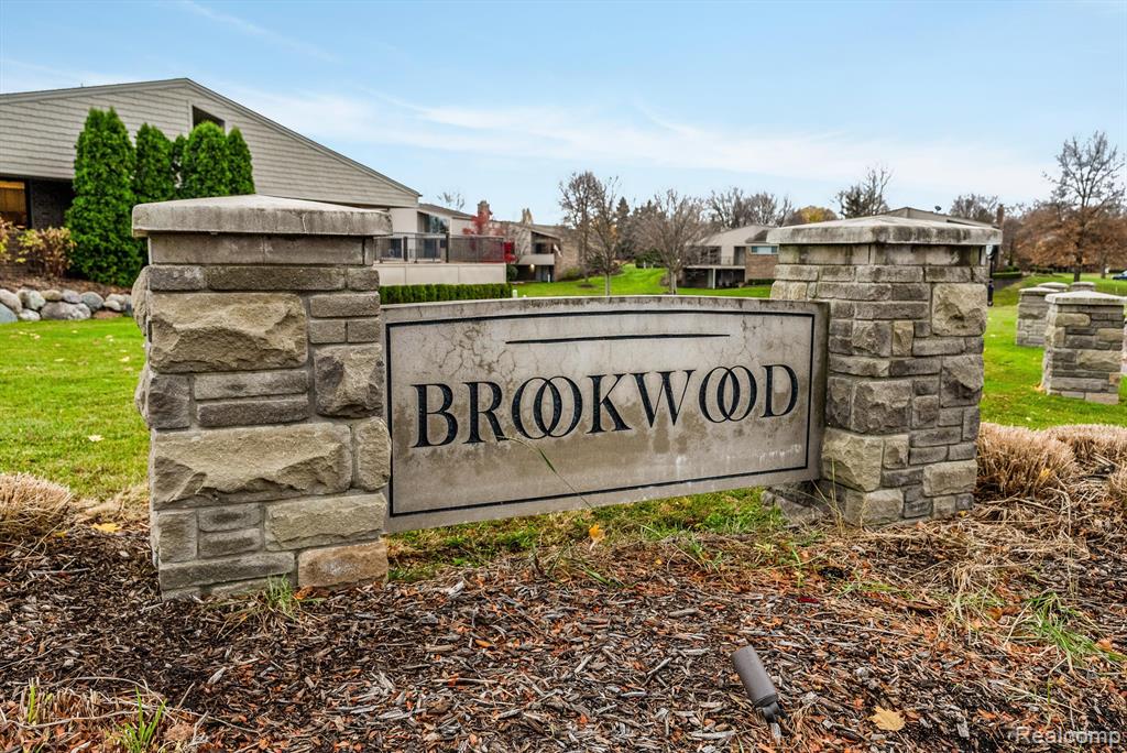 682 Heritage Lane S, Rochester Hills, MI 48309 — Photo 59
