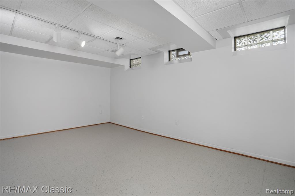 4150 Heatherwood Drive, Commerce Twp, MI 48382 — Photo 32
