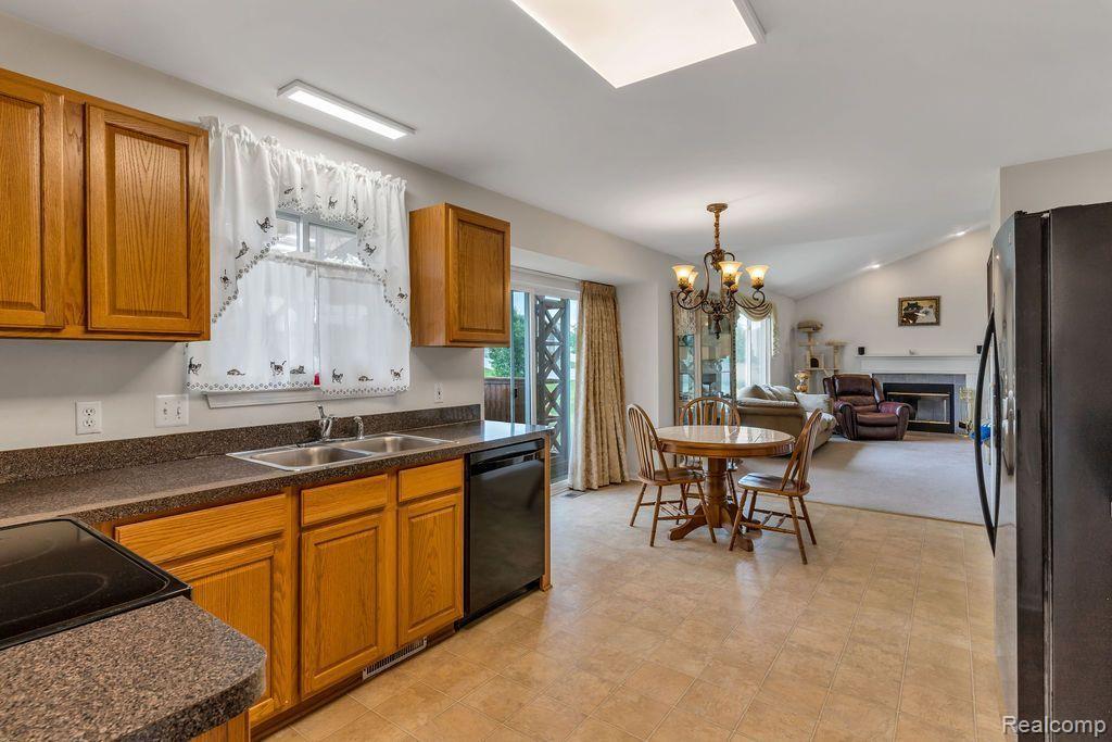 6300 LISMORE Circle, Grand Blanc, MI 48439 — Photo 16