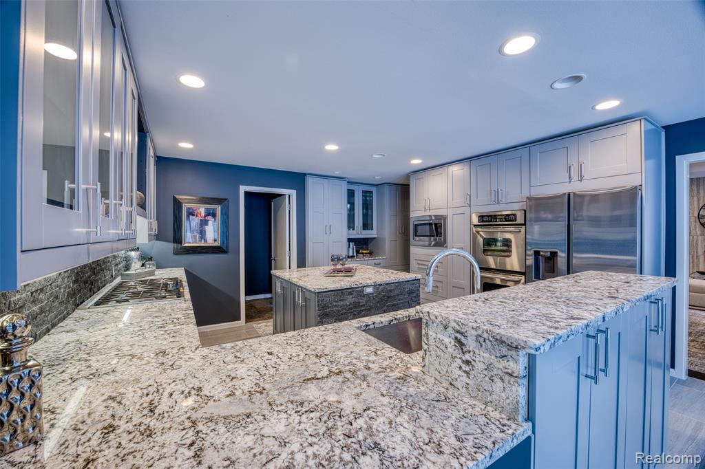 5292 Pond Bluff Drive, West Bloomfield, MI 48323 — Photo 27