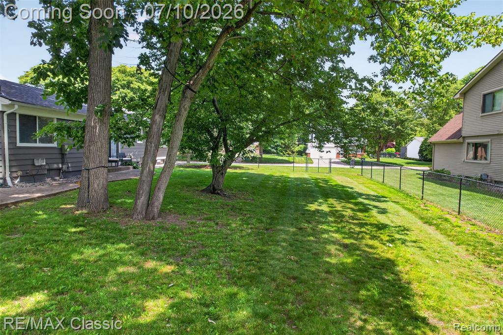 748 Randall Drive, Troy, MI 48085 — Photo 39