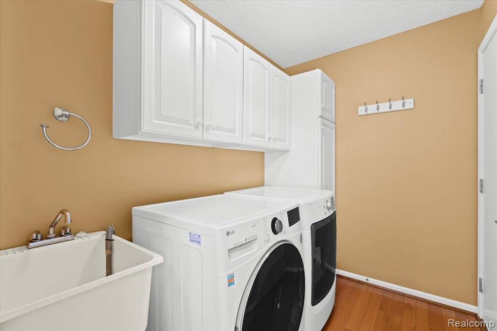 35535 LONE PINE Lane, Farmington Hills, MI 48335 — Photo 18