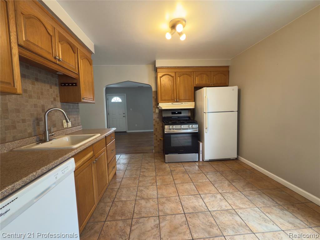 95 E Dallas Avenue, Madison Heights, MI 48071 — Photo 8