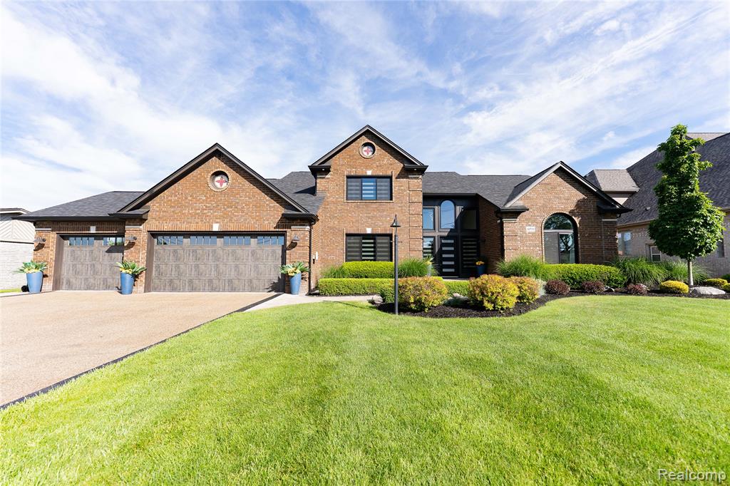 49729 Nautical Drive, Chesterfield, MI 48047