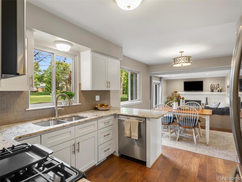 864 Dressler Lane, Rochester Hills, MI 48307 — Photo 19