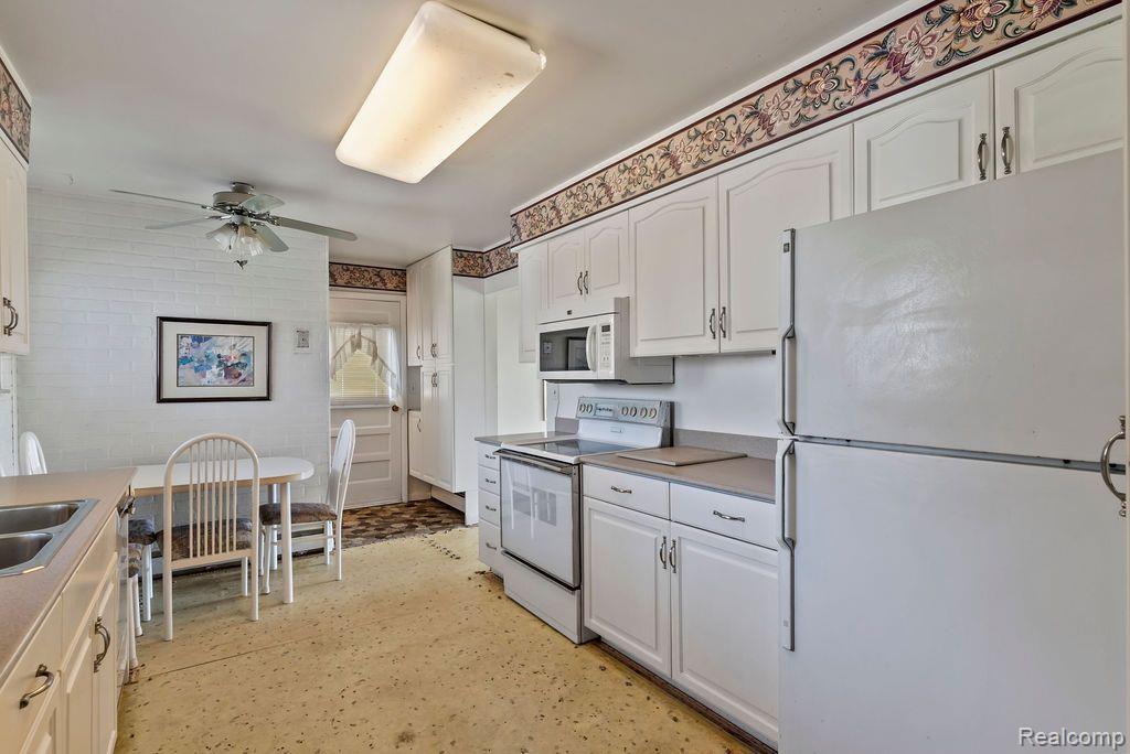 4302 ESTA Drive, Flint, MI 48506 — Photo 10
