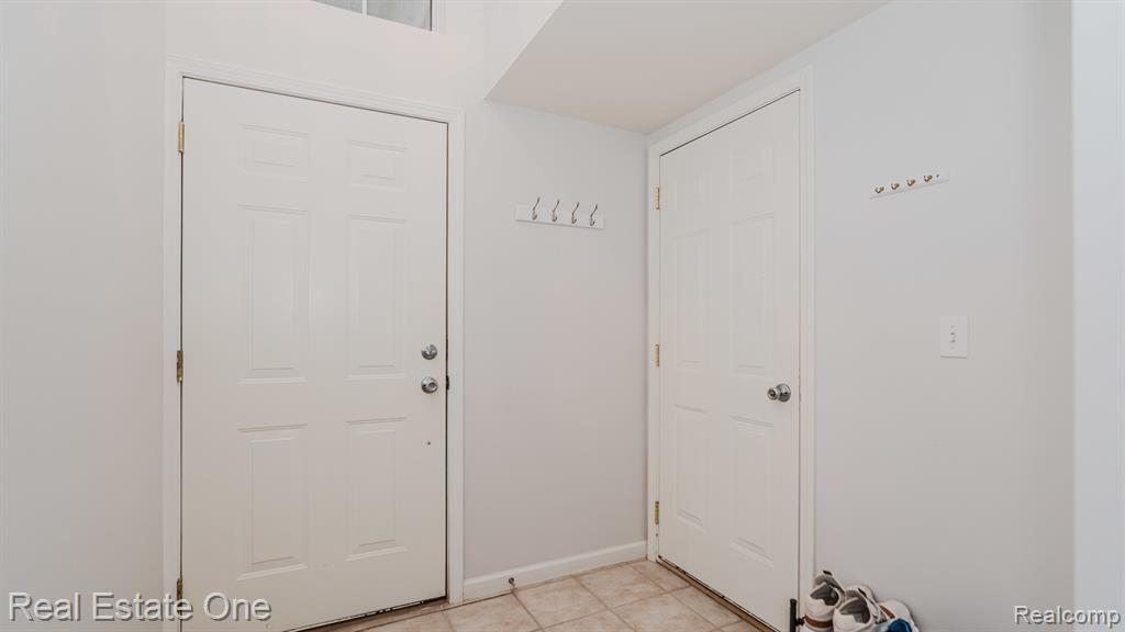 28209 Oakmonte Circle E, 60, New Hudson, MI 48165 — Photo 36