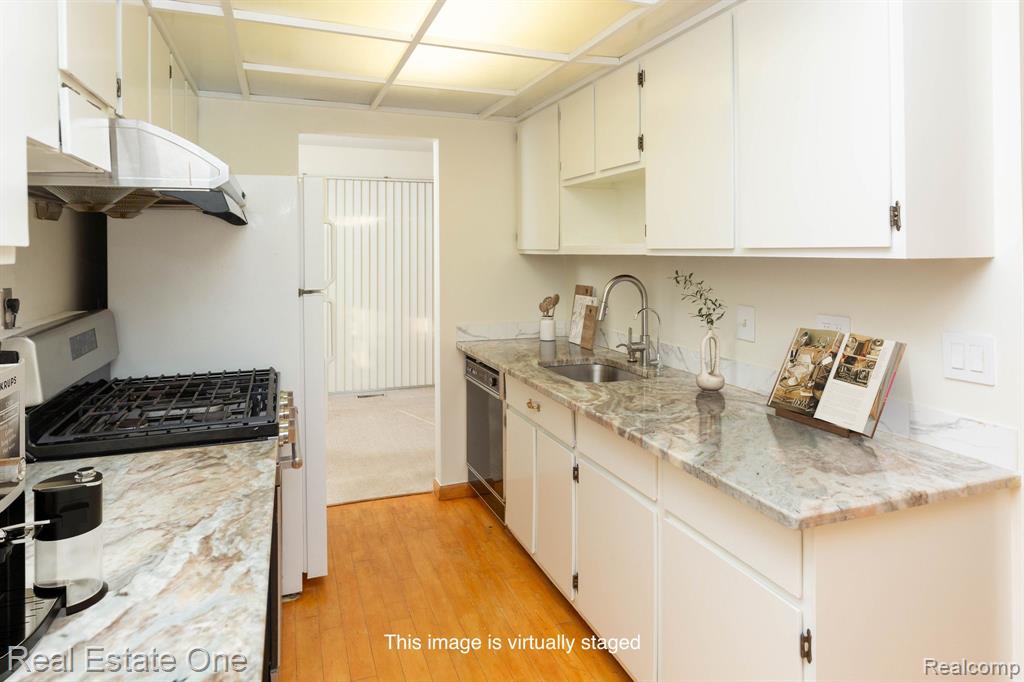 861 Kirts Boulevard, Troy, MI 48084 — Photo 8