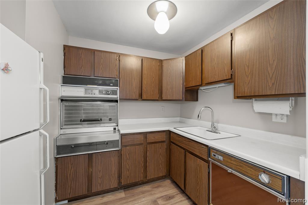 4909 Crooks Road, D6, Royal Oak, MI 48073 — Photo 11