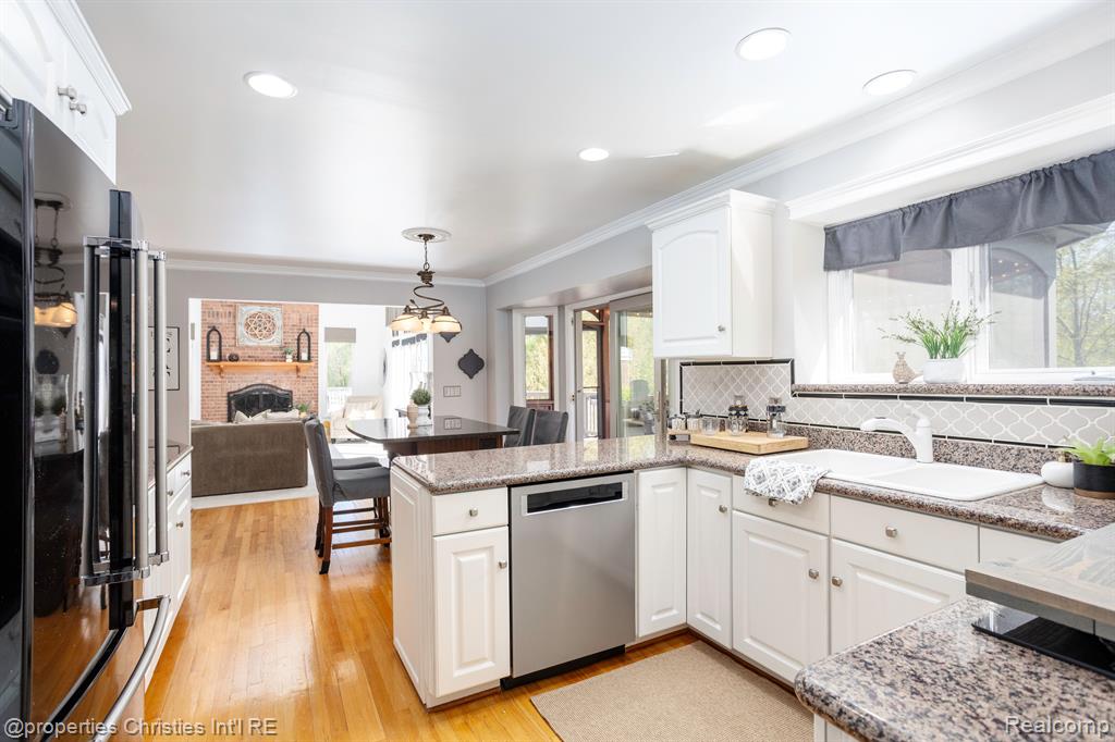 45571 IRVINE Drive, Novi, MI — Photo 12