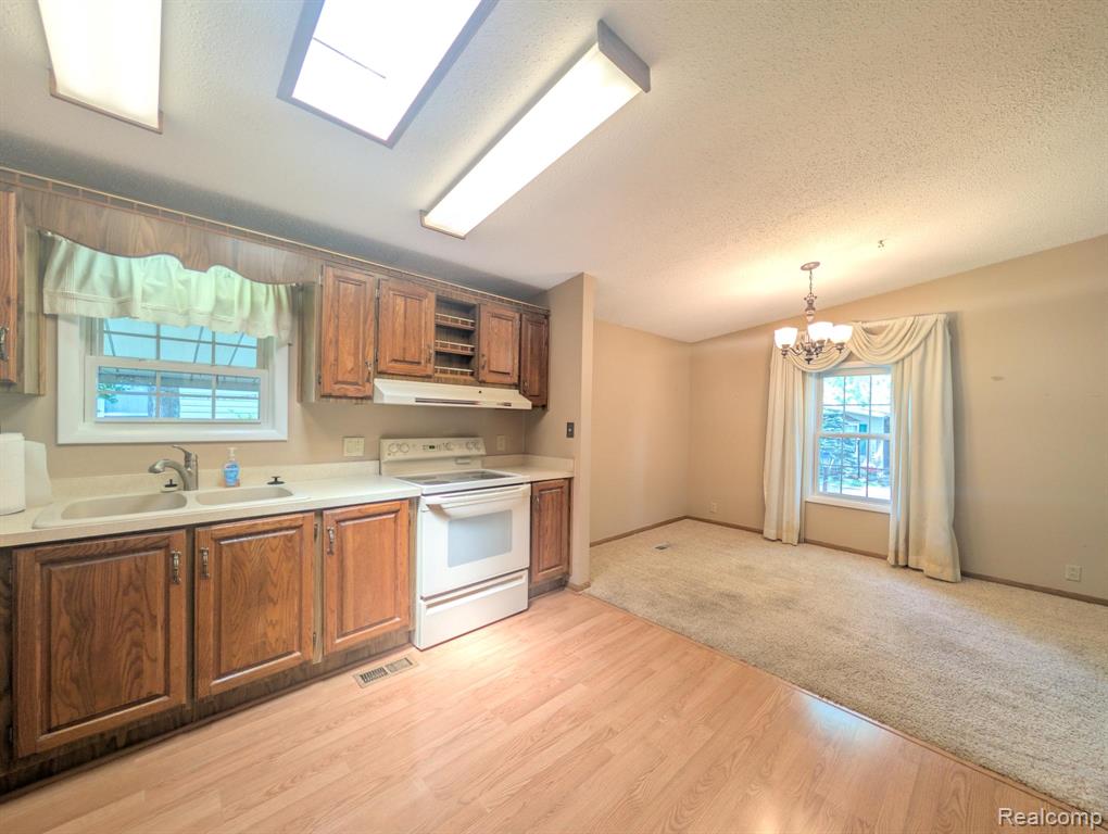 636 Park View, Clio, MI 48420 — Photo 3