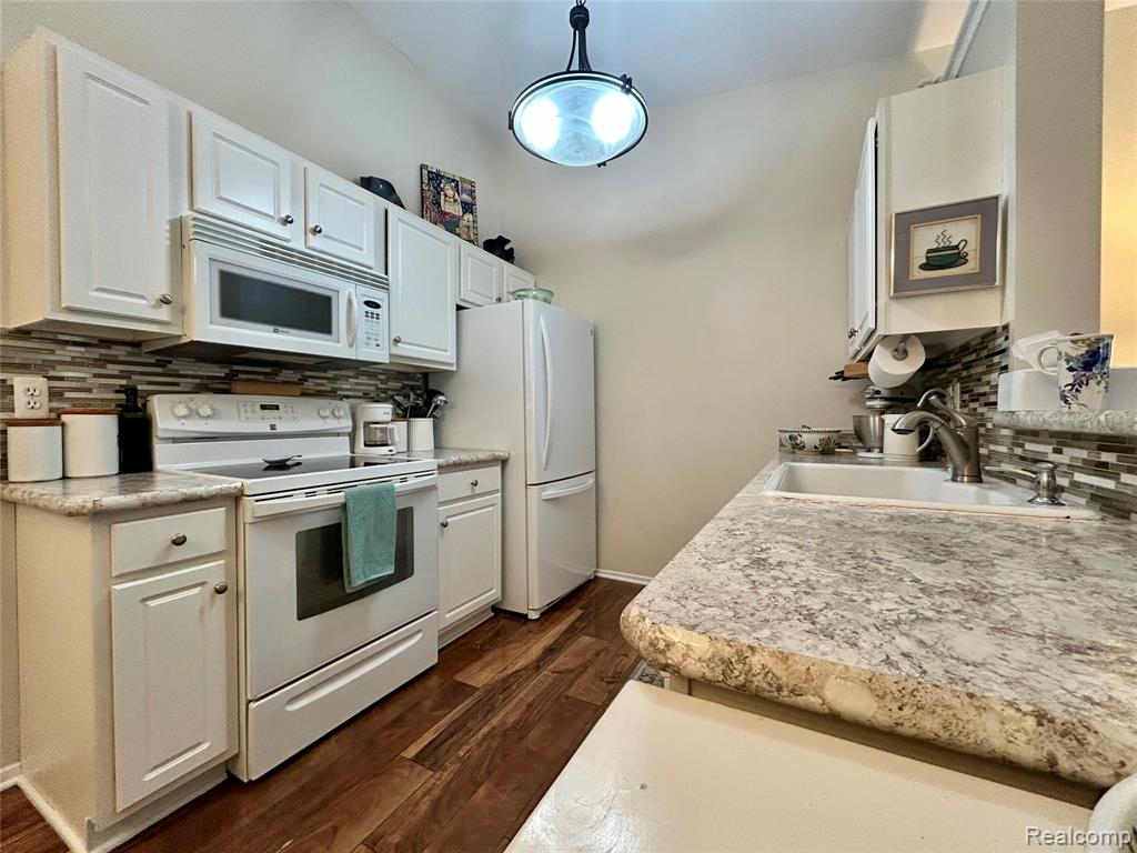 9545 Woodside Circle, Grand Blanc, MI 48439 — Photo 9
