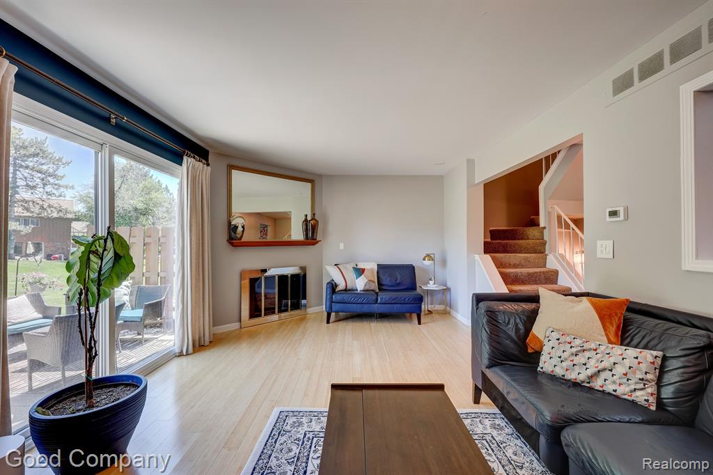 28660 LOWELL N, Southfield, MI 48076 — Photo 2