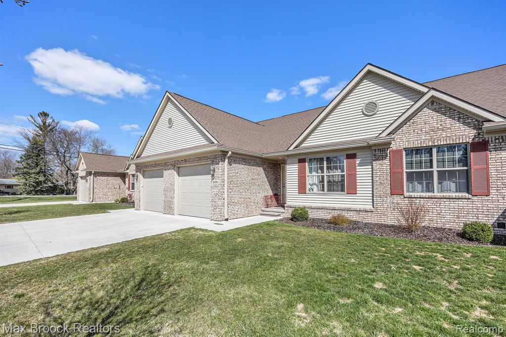 205 JONATHON Drive, Almont, MI 48003 — Photo 3